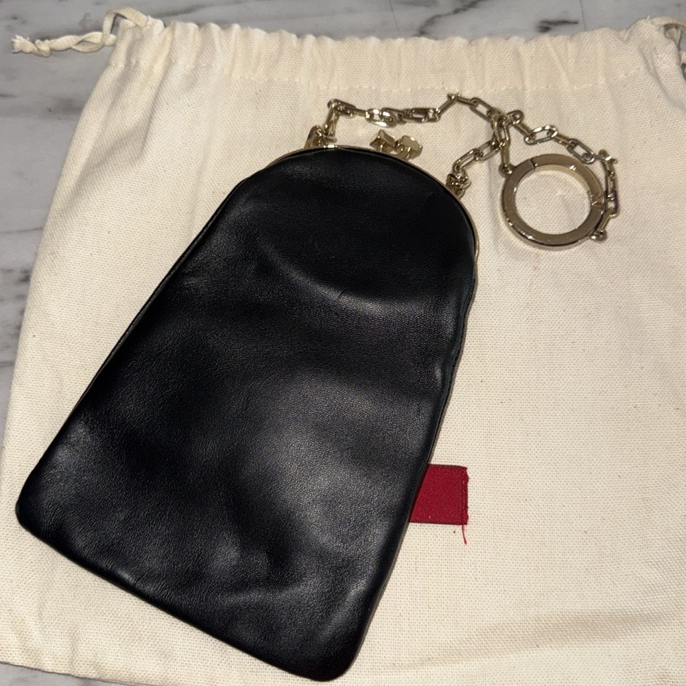 Vintage Garavani Valentino preloved leather key ring great condition. 6x4.5x.25” - Picture 6 of 12